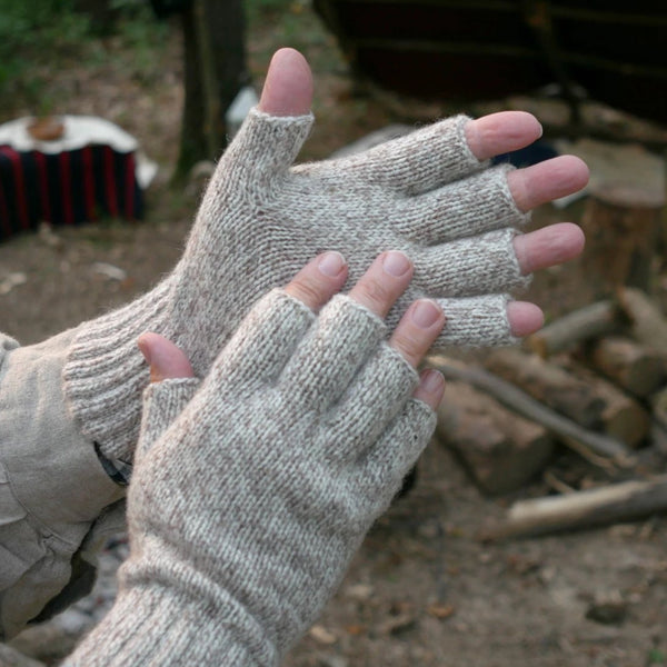 Fingerless gloves deals history