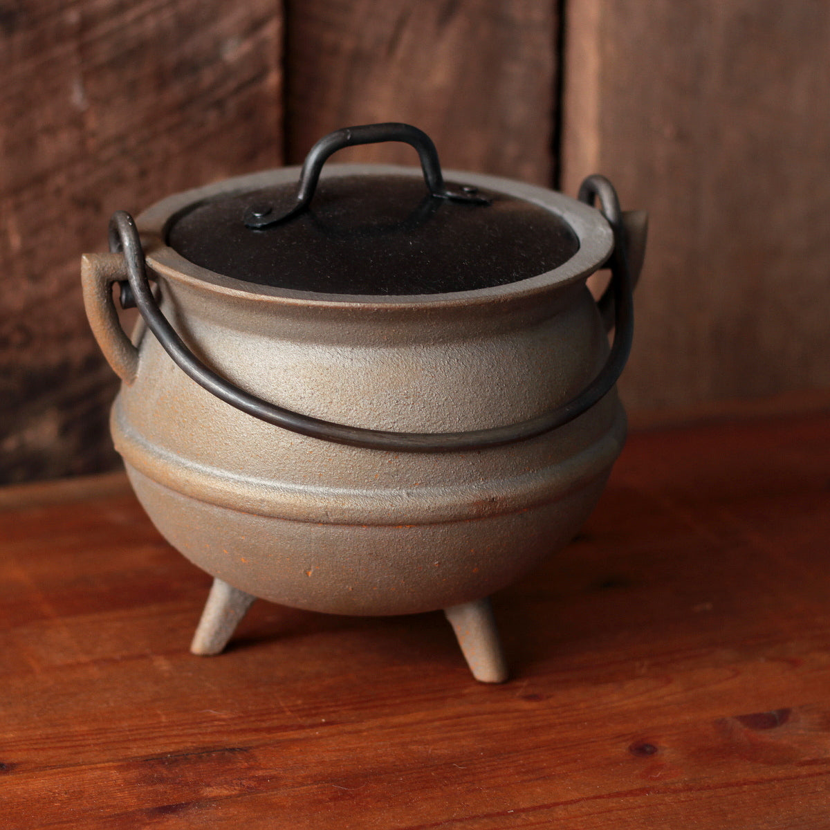 Antique Cast Iron Sauce Pan, With Lid, Holds 2 Quarts